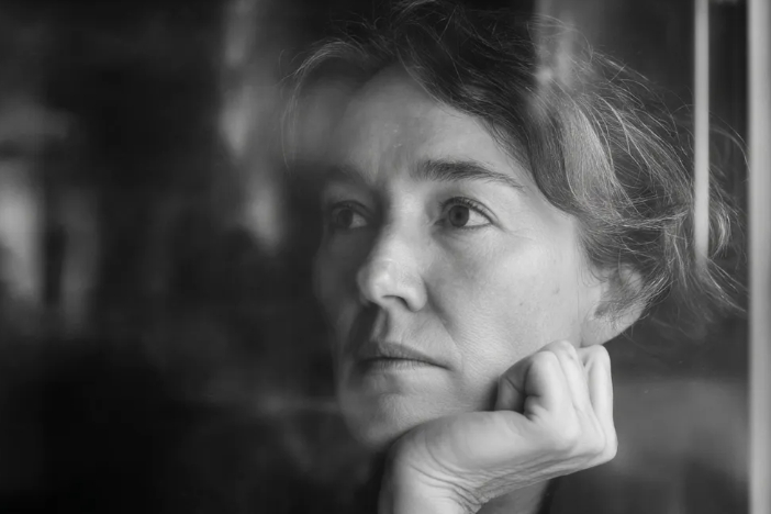 Моята дъщеря не ми говореше с години, докато не намерих картичката за рождения ден, която никога не изпрати.