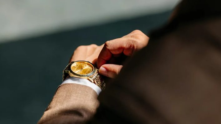 Моят новороден плачеше в спешното отделение, когато един мъж с Rolex каза, че хабя ресурси – тогава лекарят нахлу в стаята и остави всички изумени.