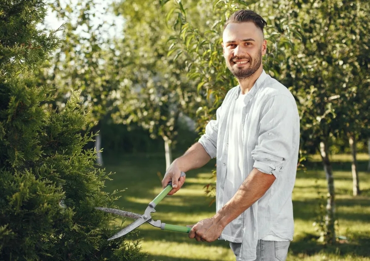 Шуреят ми се подиграваше на мъжа ми, че „играе на градинар“ – само за да се окаже мъжът ми негов нов шеф два дни по-късно
