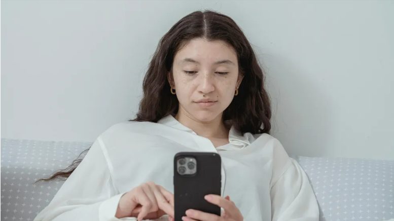 Новата жена на бившия ми мъж каза на децата ми да я наричат „мама“ – докато не ѝ дадох урок, който няма да забрави.