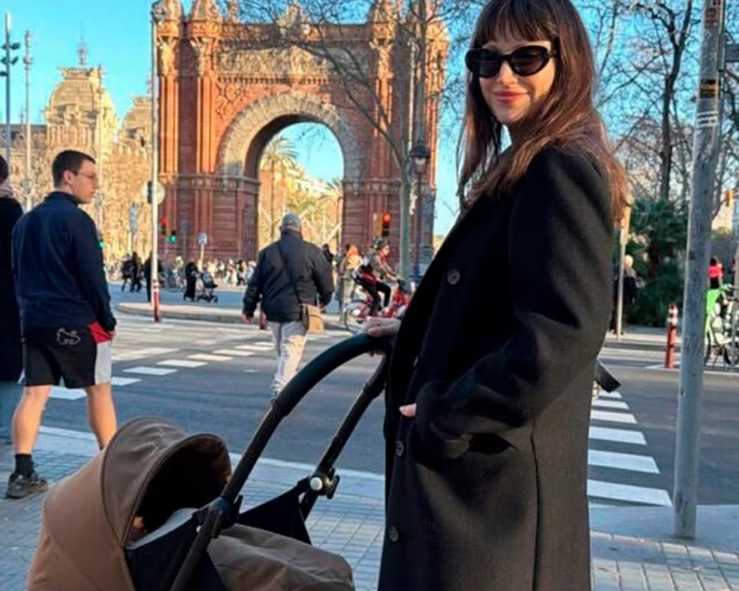 Úrsula Corberó сподели първите снимки на сина си Данте заедно с Чино Дарин.