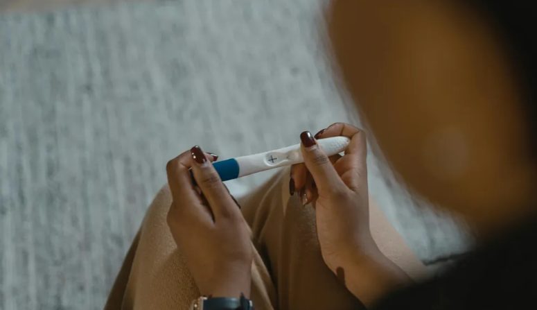 Дъщеря ми ми забрани да виждам внучето си, защото съпругът ѝ не иска „влиянието на самотна майка“ в дома им
