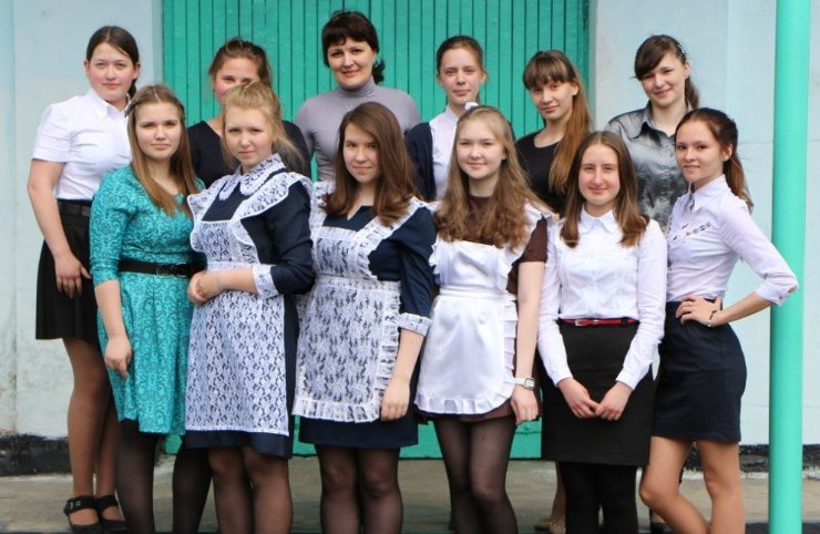 Съучениците ми споделяха храна с мен в училище – години по-късно посетих всеки от тях с малко кафяво хартиено пакетче