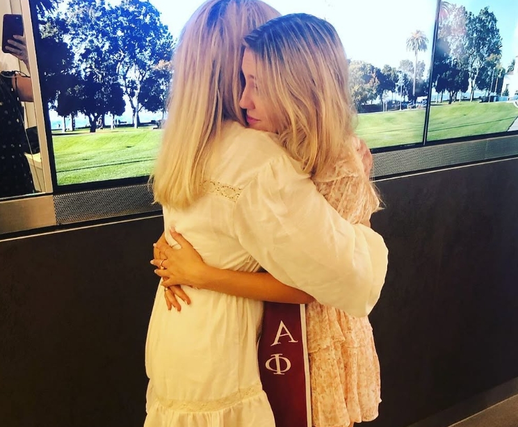 Дъщерята на Heather Locklear, Ava, се омъжи с впечатляваща рокля и предизвика реакции заради смелия си избор