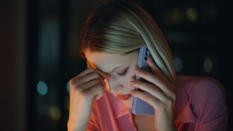 Шефът ме уволни заради външния ми вид – 10 години по-късно го срещнах на най-големия бизнес форум в САЩ и направих нещо, което накара 500 гости да онемеят