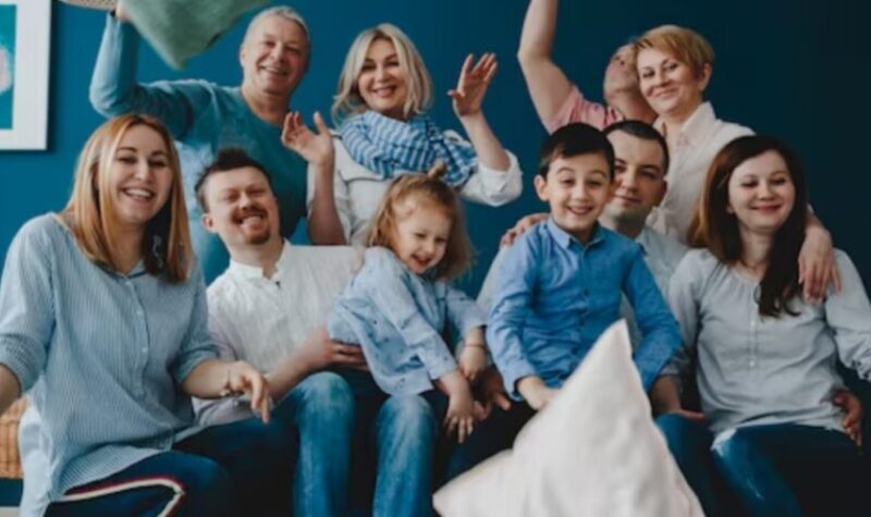 Отгледах 10-те деца на моята годеница, след като той ни напусна – 30 години по-късно адвокатът му се появи на вратата ми и каза: „Той ме помоли да доставя този плик днес“