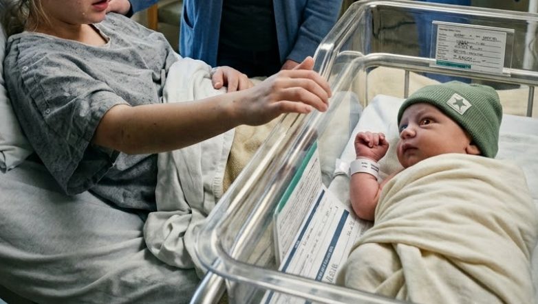 Родих дете на 17 — Родителите ми го отнеха, а 21 години по-късно новият ми съсед изглеждаше точно като него