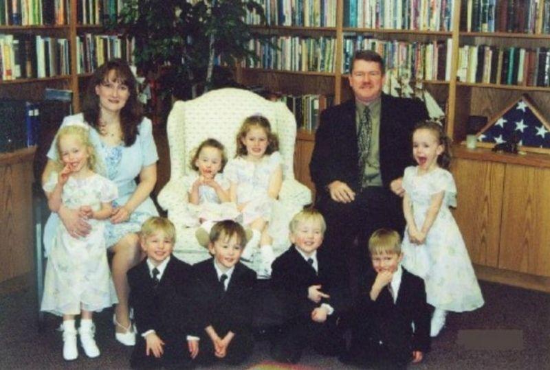 Жена роди 7 бебета наведнъж: Ето как изглеждат 25 години по-късно